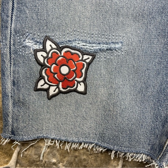 Levi’s Premium 405 Standard Distressed Jean Shorts - Picture 13 of 14